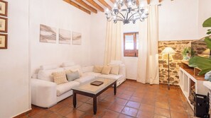 Fernseher, Kamin, Tischtennisplatte