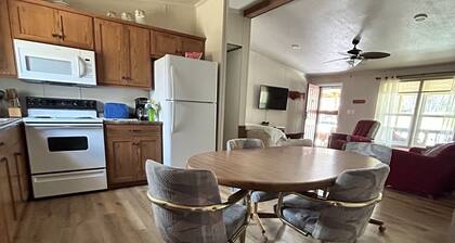3 Bedroom 2 Bath Cabin nestled in the woods minutes from Mark Twain Lake.