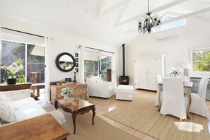 Netflix, streaming services - Creek Cottage - Leura Couples Getaway (Leura)