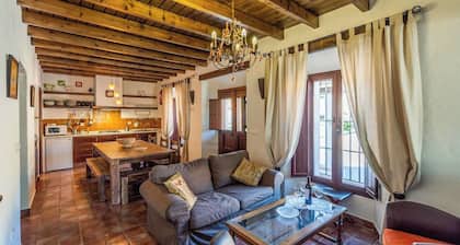 Cortijo Los Bogonales Arroyomolinos de León by Ruralidays