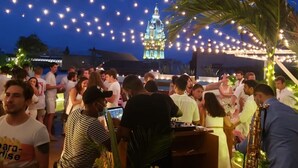 An outdoor gathering with people, a DJ booth, and string lights. - Prime 12BR Old City Corner Villa with Rooftop Pool (Cartagena)