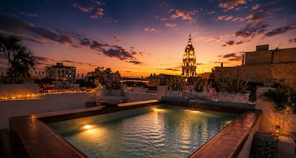 Prime 12BR Old City Corner Villa with Rooftop Pool