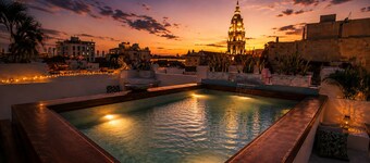 Prime 12BR Old City Corner Villa with Rooftop Pool