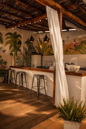 Fridge, microwave, oven, stovetop - Prime 12BR Old City Corner Villa with Rooftop Pool (Cartagena)