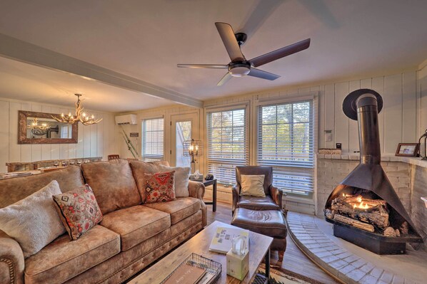 A cozy living room with a fireplace, leather sofa, and a ceiling fan. - < 1 Mi to Beech Mtn Ski! Condo w/ Hot Tub Access (Beech Mountain)