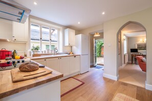 Kühlschrank, Mikrowelle, Geschirrspüler