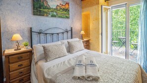 4 bedrooms, iron/ironing board, WiFi