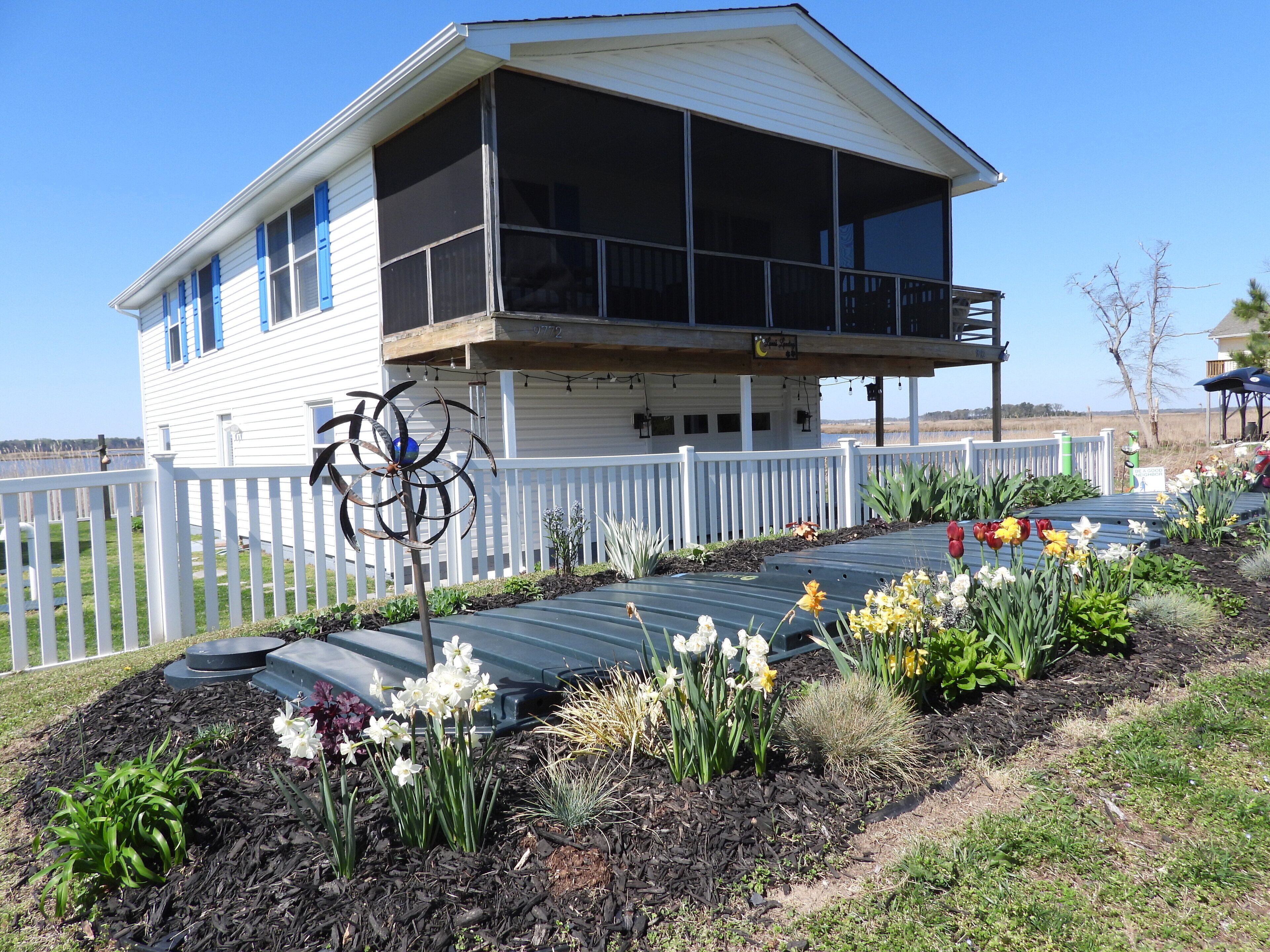 Quiet dog friendly home overlooking nature preserve, 1 block from private beach.