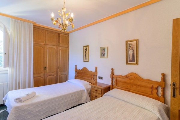 5 bedrooms, iron/ironing board, travel cot, WiFi