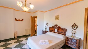 5 bedrooms, iron/ironing board, travel cot, WiFi