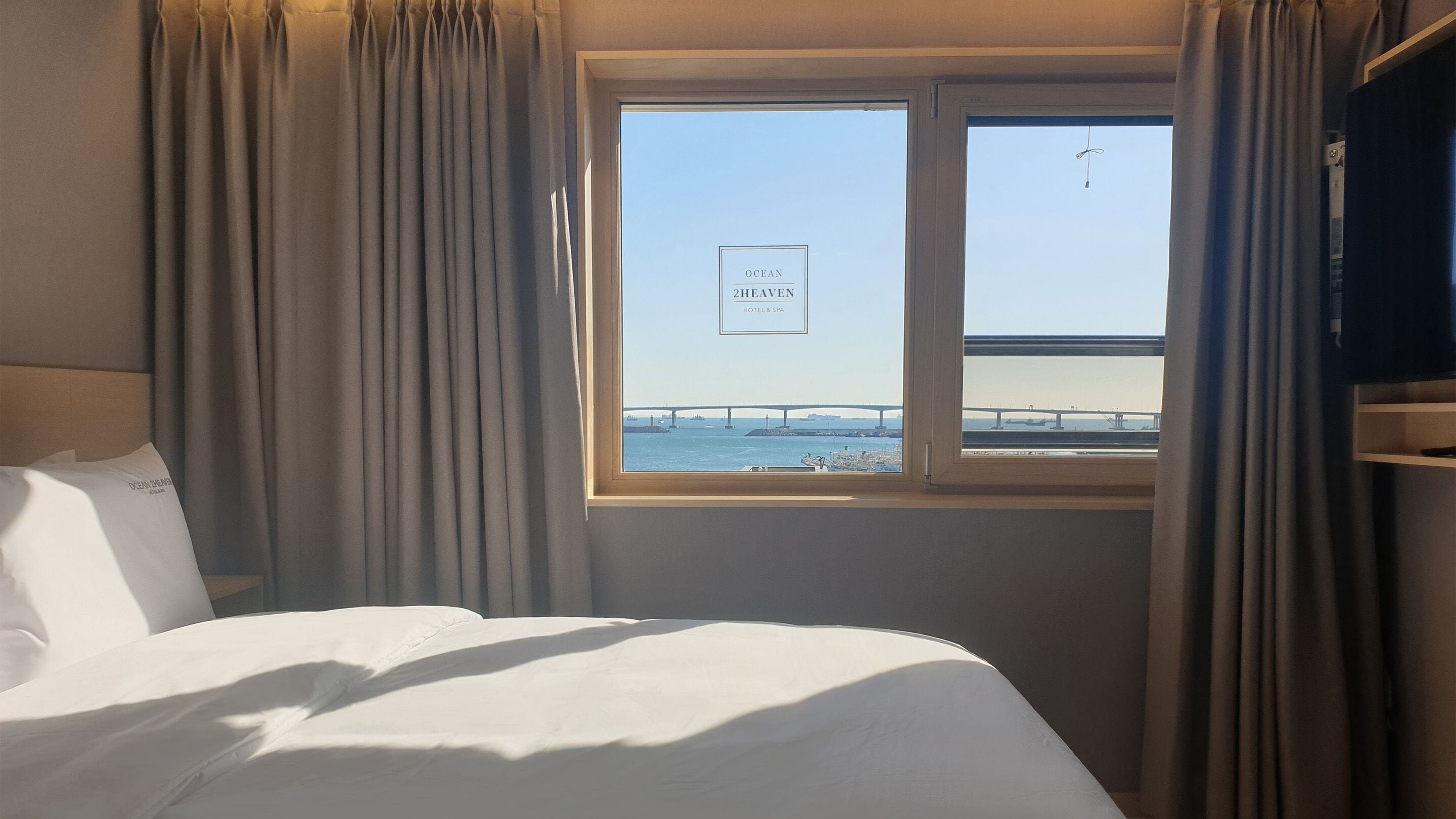 Ocean View Queen Room | 高档床上用品、客房内保险箱、特色装修、特色家居