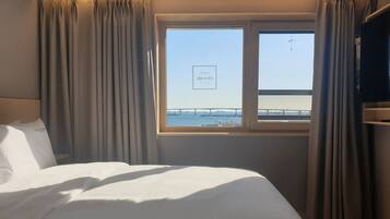 Ocean View Queen Room | Literie de qualité supérieure, coffres-forts dans les chambres