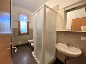 Bathroom - Lovely apartment for 4 people with terrace (Rosignano Marittimo)