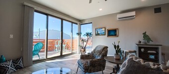 Main Street Loft/Luxury 2nd Floor 1100 sq ft Condo