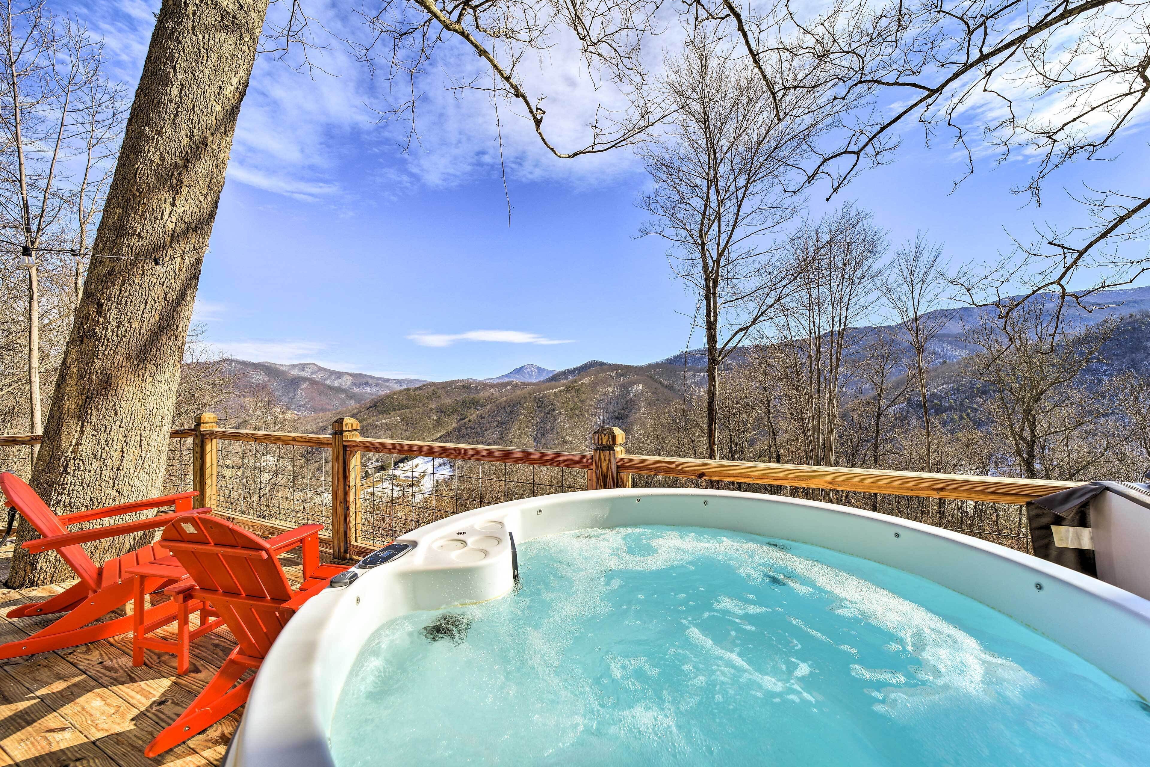 'Blue Sky Cottage:' Romantic Retreat w/ Mtn Views!