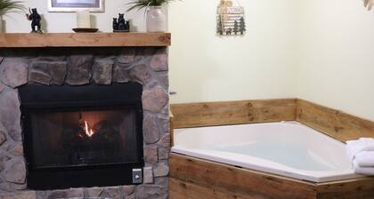 1.3 miles from Dollywood & Dollywood's Splash Country; Hot Tub; Sleeps Eight