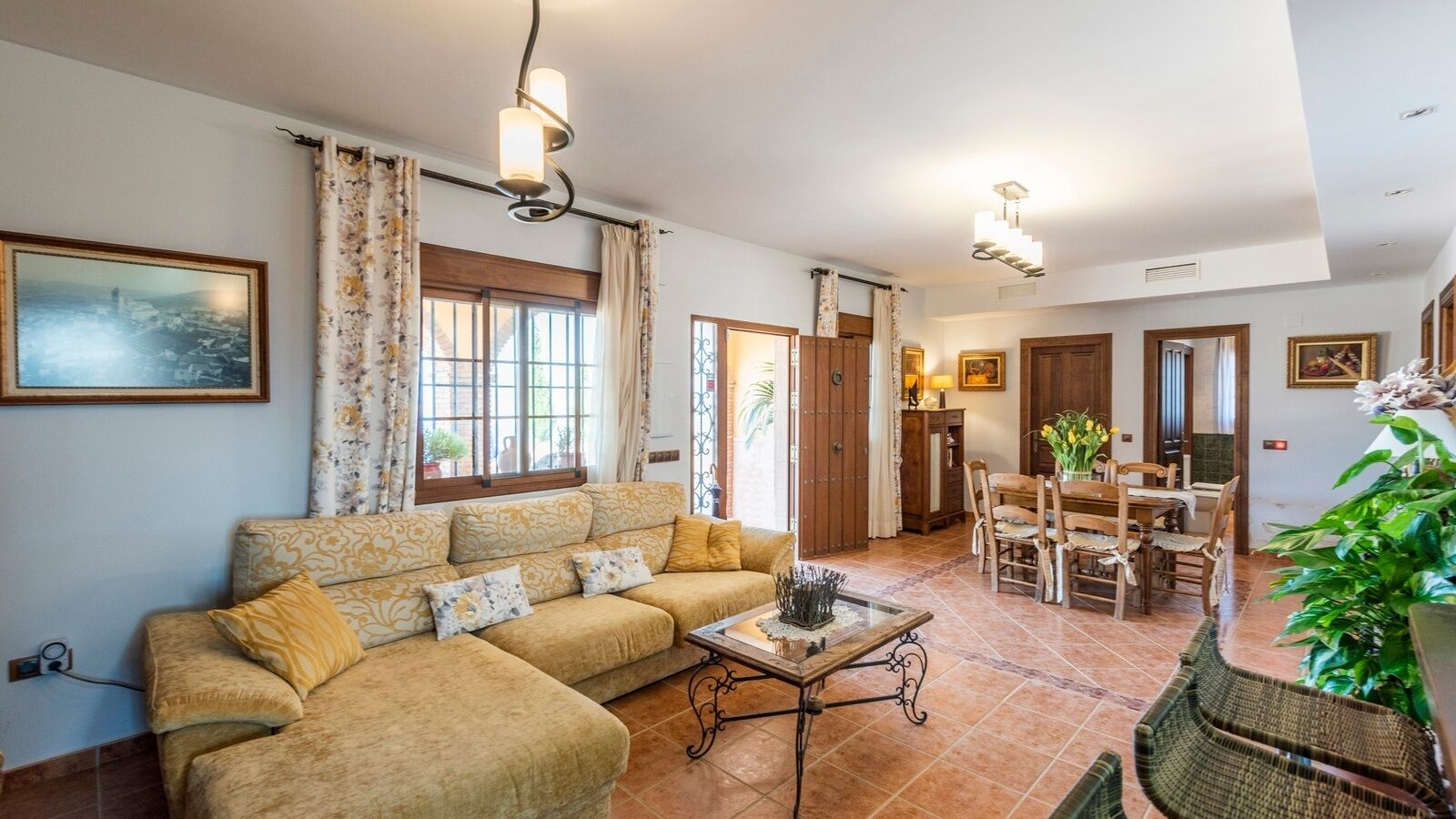 TV, caminetto, lettore DVD