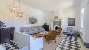 Télévision, cheminée