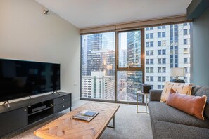 TV, stereo - Bright Loop 1BR w/ Gym, Pool, nr. Financial District, by Blueground (Chicago)