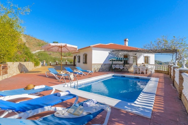 Casa Fuente Velez Sayalonga by Ruralidays