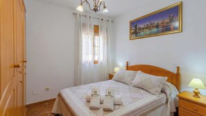 4 bedrooms, travel crib, WiFi