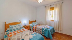 4 Schlafzimmer, Reisekinderbett, WLAN