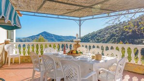 Outdoor dining - Casa Fuente Velez Sayalonga by Ruralidays (Málaga)