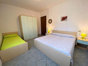 1 chambre, lit de bébé portatif