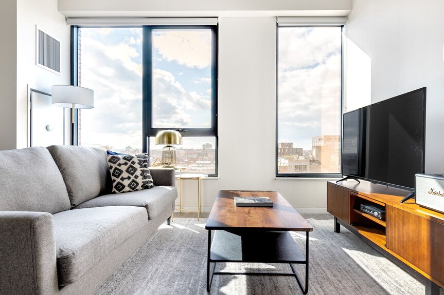Lux West Loop Studio W/ Pool, Gym, Nr. Restaurant Row, By Blueground - Chicago, IL