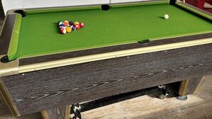 A pool table with balls, a cue stick, and a red chair. - 2 Bed-Roof Terrace-Town Centre-Pets (Montmorillon)