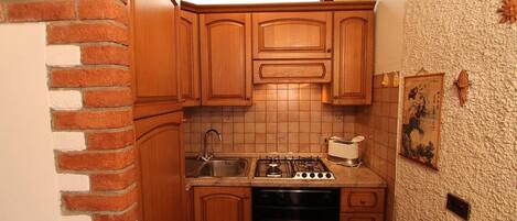 冰箱、微波炉、烤箱、炉灶