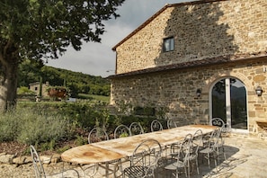 Outdoor dining - Wonderful private villa for 12 people with private pool, WIFI, A/C, close to Greve In Chianti (Radda In Chianti)