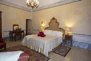 10 chambres, fer et planche à repasser, lit parapluie, Wi-Fi gratuit