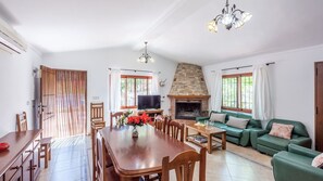 Interior - Villa Virginia Arenas by Ruralidays (Málaga)