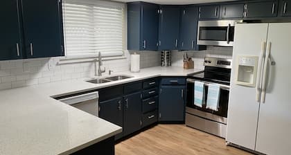 Perfect for Long Stays. Recently remodeled townhouse next to Freeway & C of I.