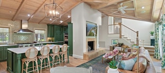 6 Bedroom home with Pool located at the East Beach 9th Street Entrance