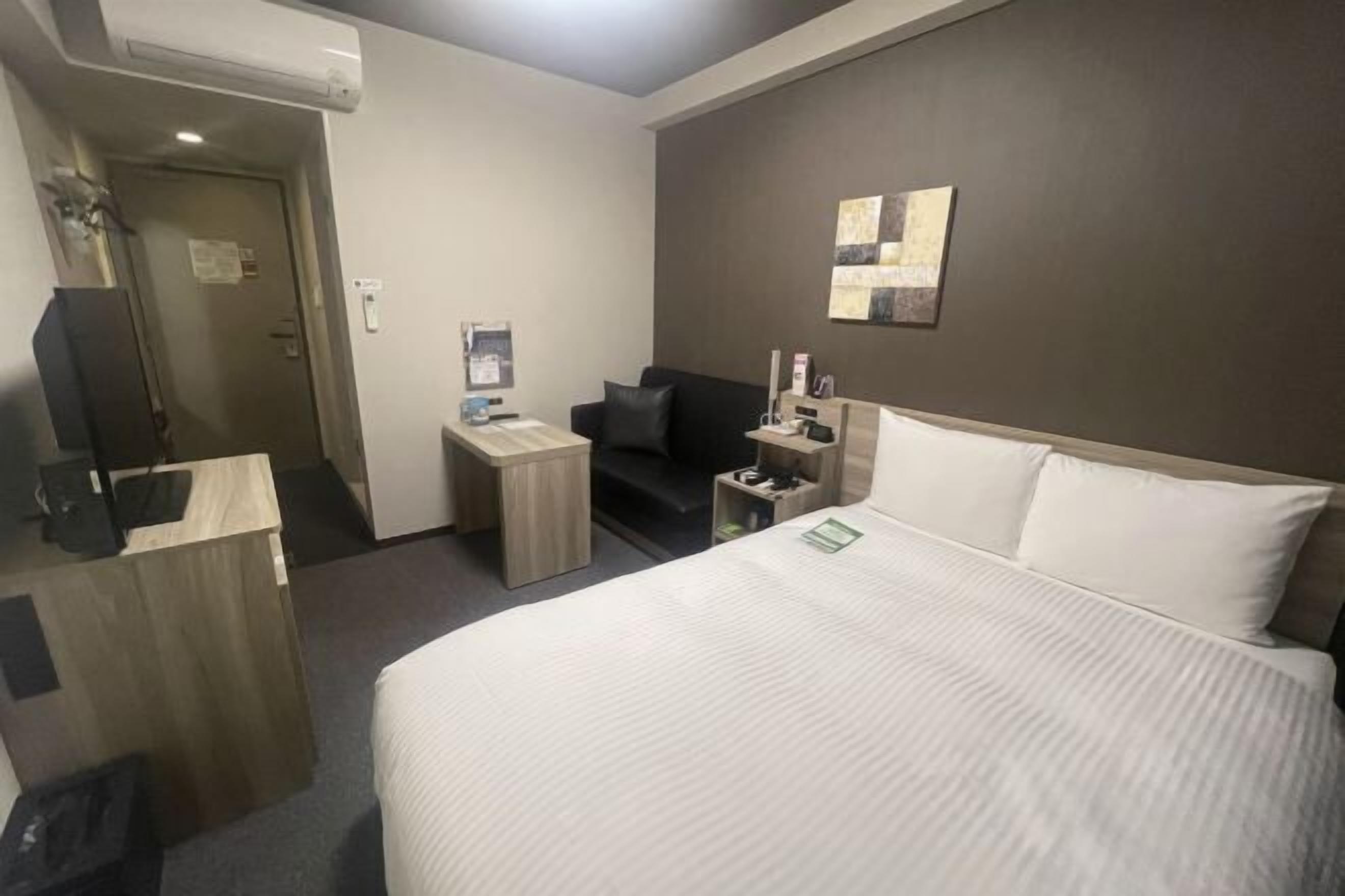 Bureau, accès au Wi-Fi (inclus), literie fournie