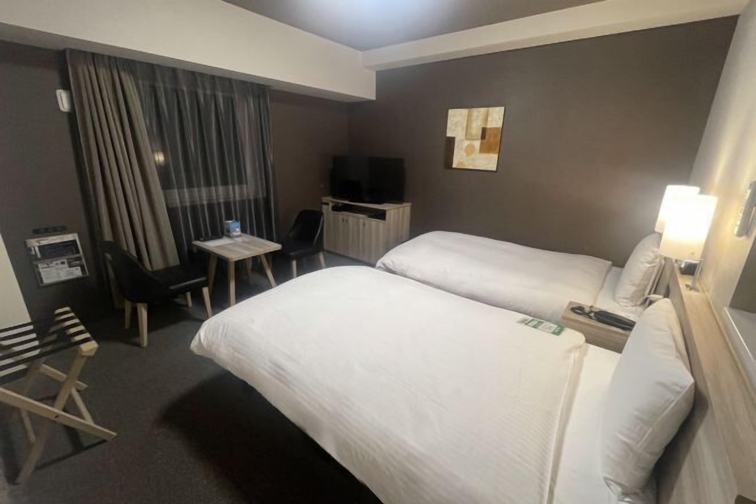 Bureau, accès au Wi-Fi (inclus), literie fournie