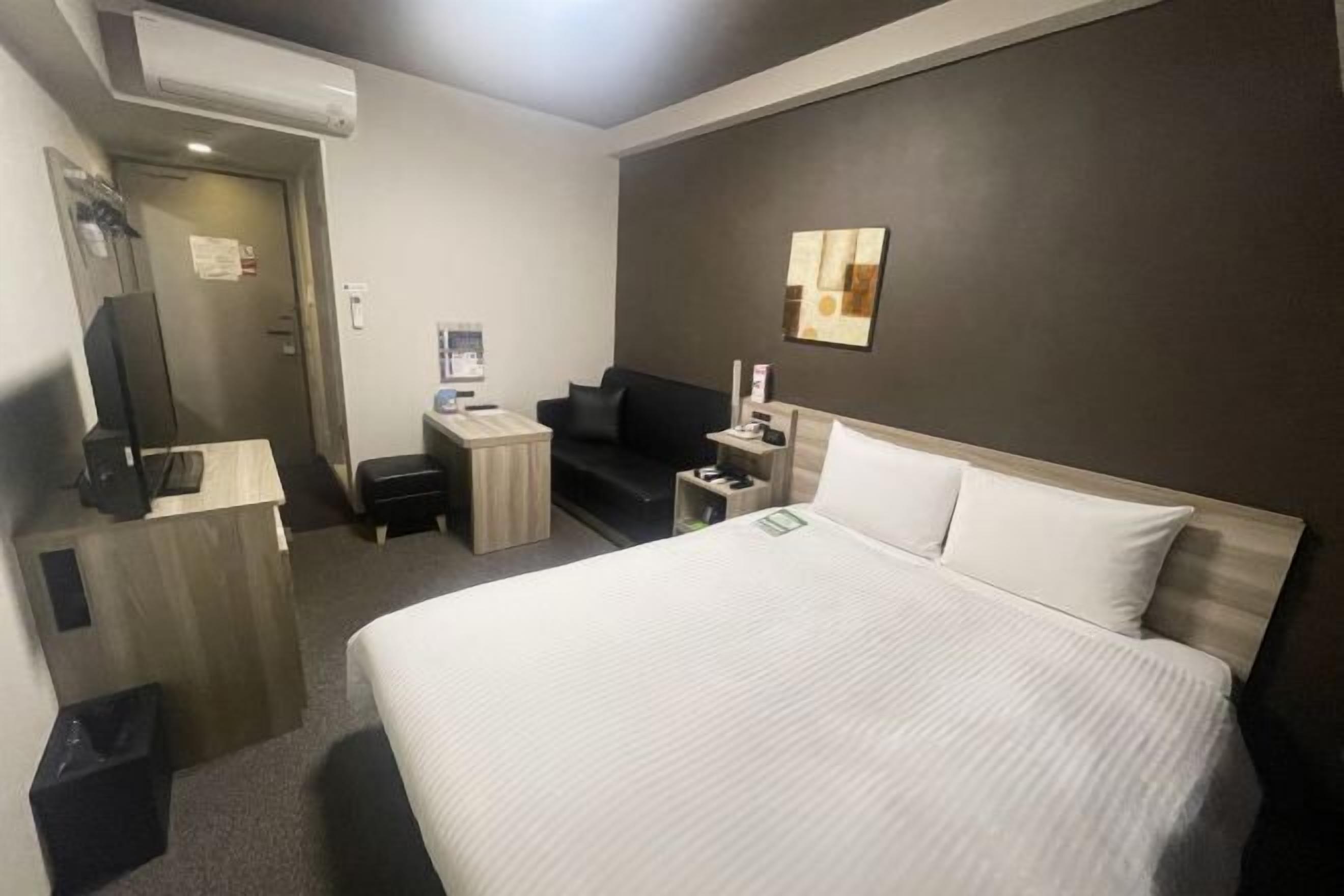 Bureau, accès au Wi-Fi (inclus), literie fournie