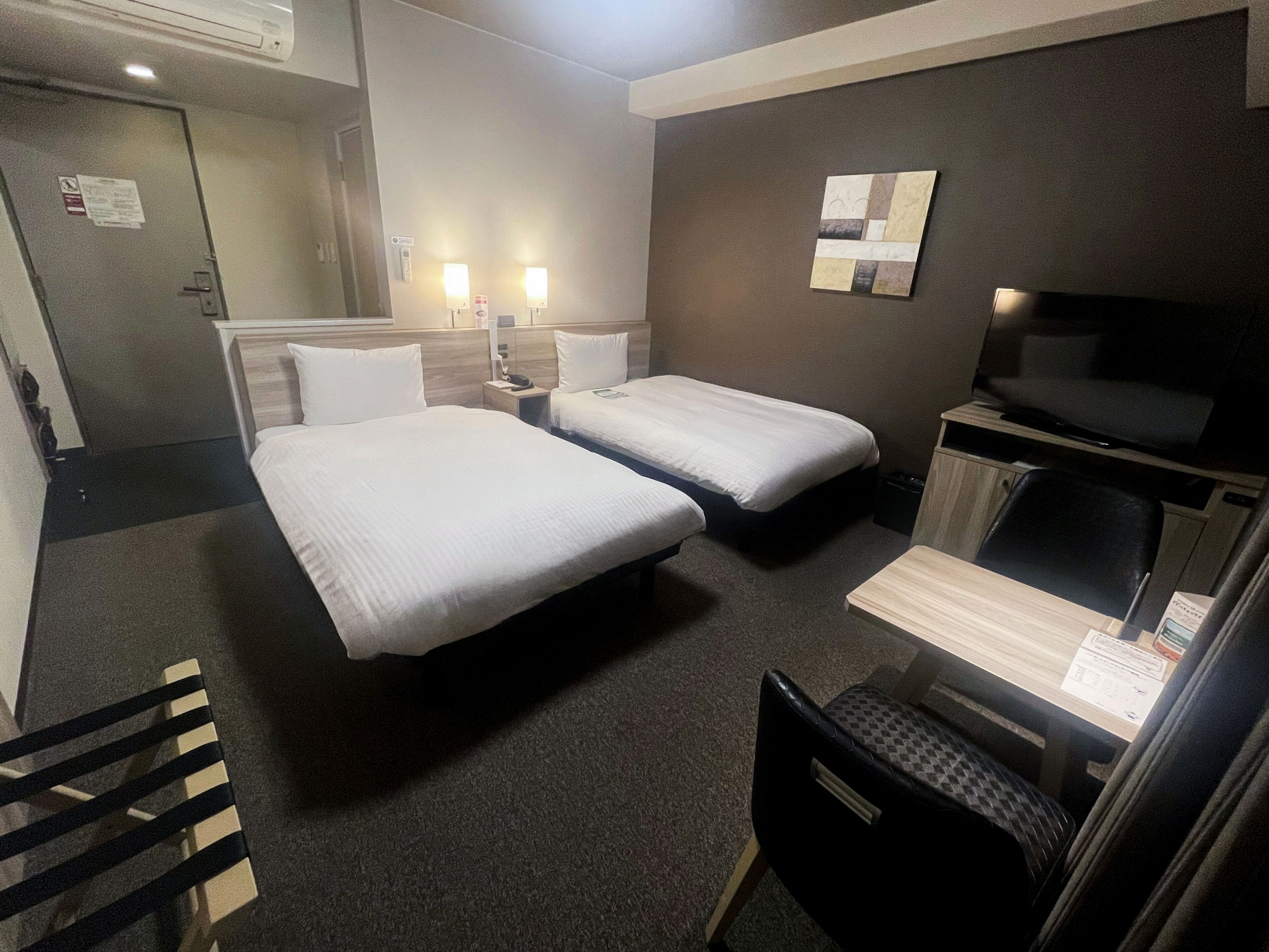 Bureau, accès au Wi-Fi (inclus), literie fournie