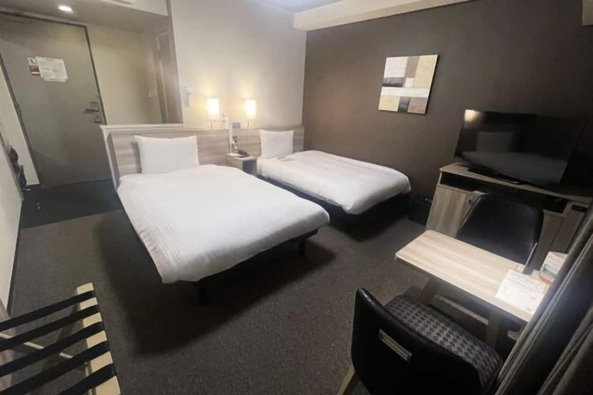 Desk, free WiFi, bed sheets