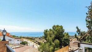 A coastal town with buildings, a street, and a view of the sea. - La Piriposa Vélez-Málaga by Ruralidays (Málaga)