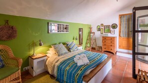 5 bedrooms, iron/ironing board, travel crib, WiFi