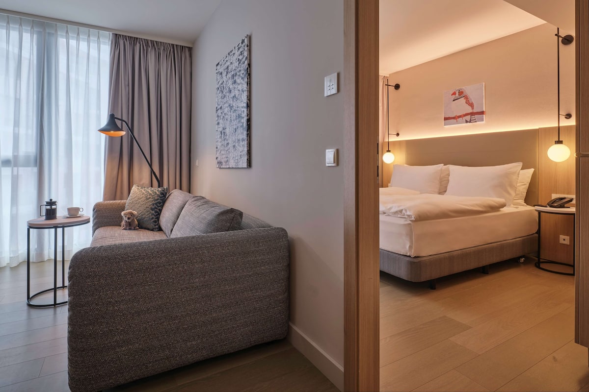 Apartamento, 1 quarto | 1 quarto, roupas de cama antialérgicas, cofres nos quartos, escrivaninha