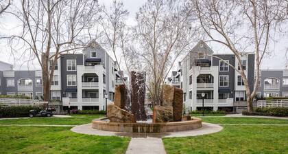 Ample DT Mountain View 2BR w/ Pool, Gym, Parking, Patio, by Blueground
