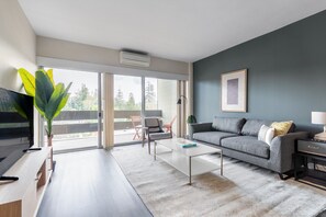 Fernseher, Stereoanlage