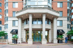 Exterior detail - Lovely Mount Vernon 2BR w/ Gym + W/D + Rooftop near metro, by Blueground (Washington, D.C)
