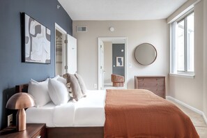 1 habitación, tabla de planchar con plancha, wifi y ropa de cama