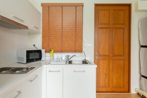 Frigorifero, microonde, lavastoviglie, macchina per tè/caffè