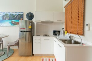 Frigorifero, microonde, lavastoviglie, macchina per tè/caffè